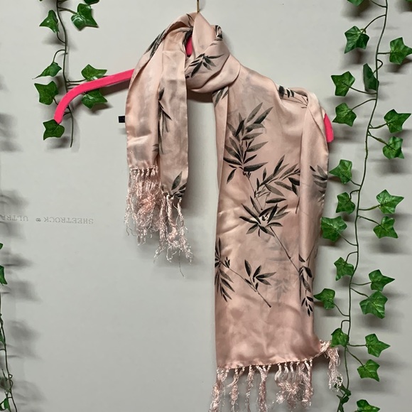 Light Pink Leaf-patterned Silk Scarf - Picture 2 of 2